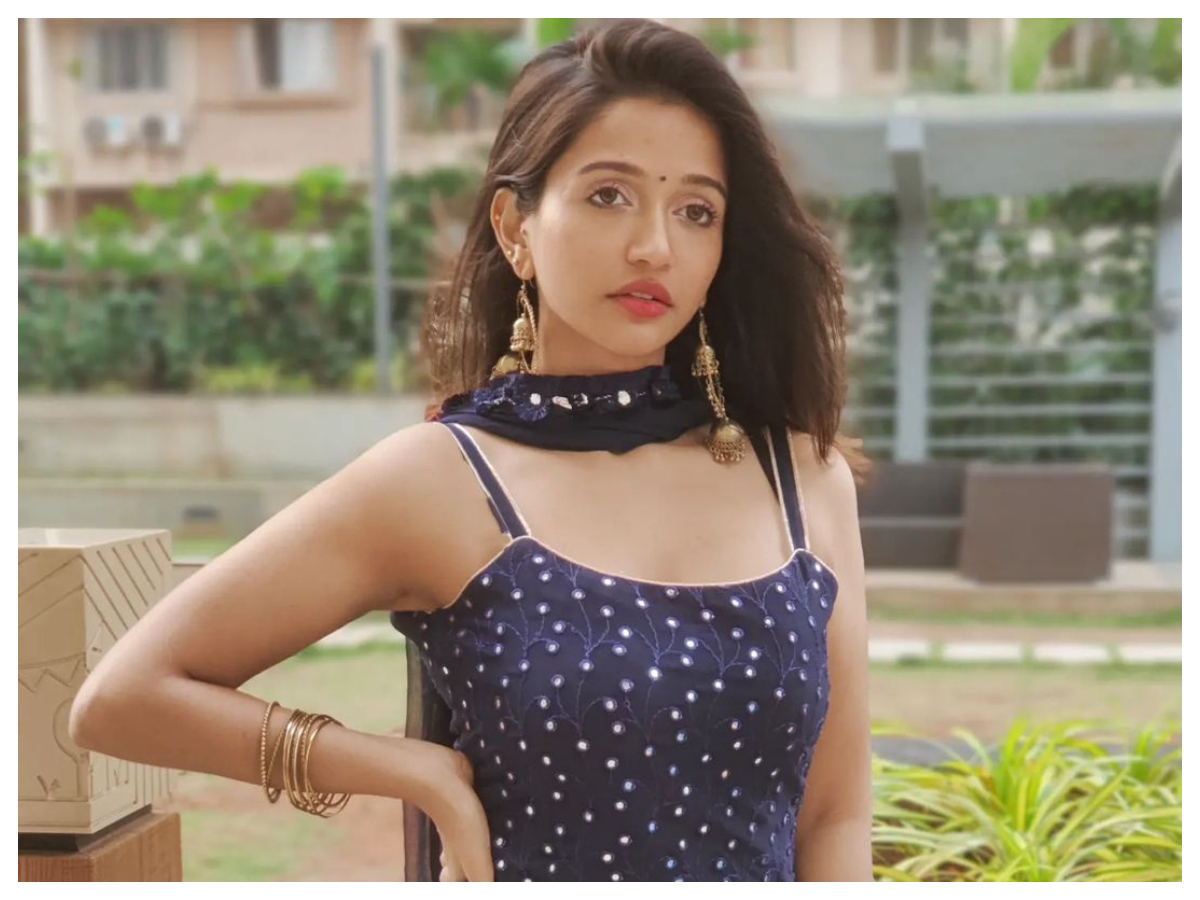 Anaika Soti | అనైకా సాటి బ్యూటిఫుల్ ఫొటో షూట్..