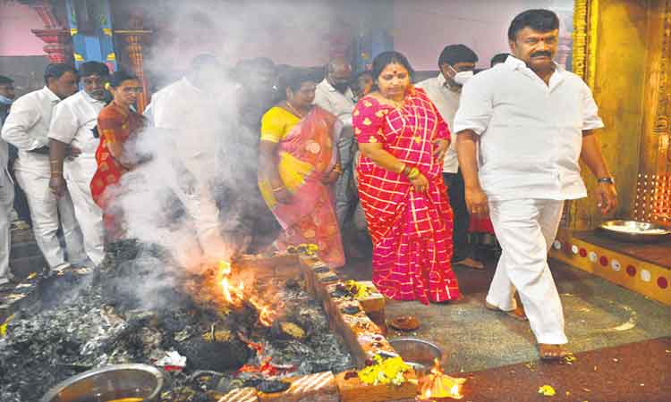 మహంకాళి సన్నిధిలో మృత్యుంజయ హోమం