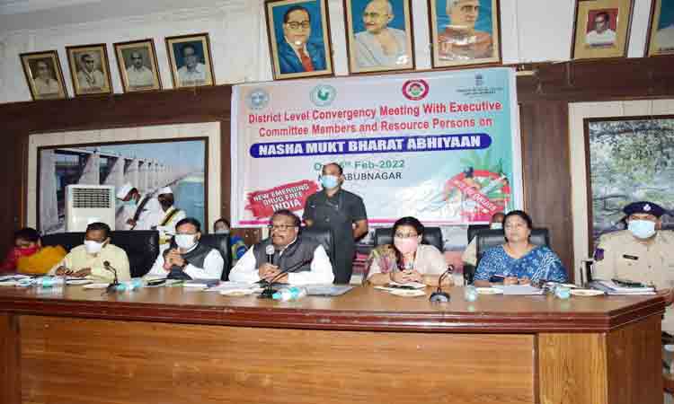 మత్తు రహిత జిల్లాగా తీర్చిదిద్దాలి