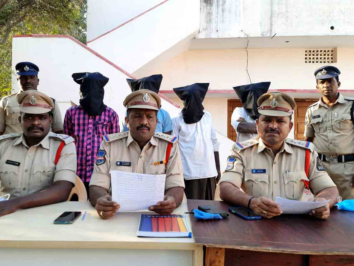 Kodangal : గొడ్డలితో దాడి.. పరారీలో ఉన్న నిందితులు అరెస్ట్‌..