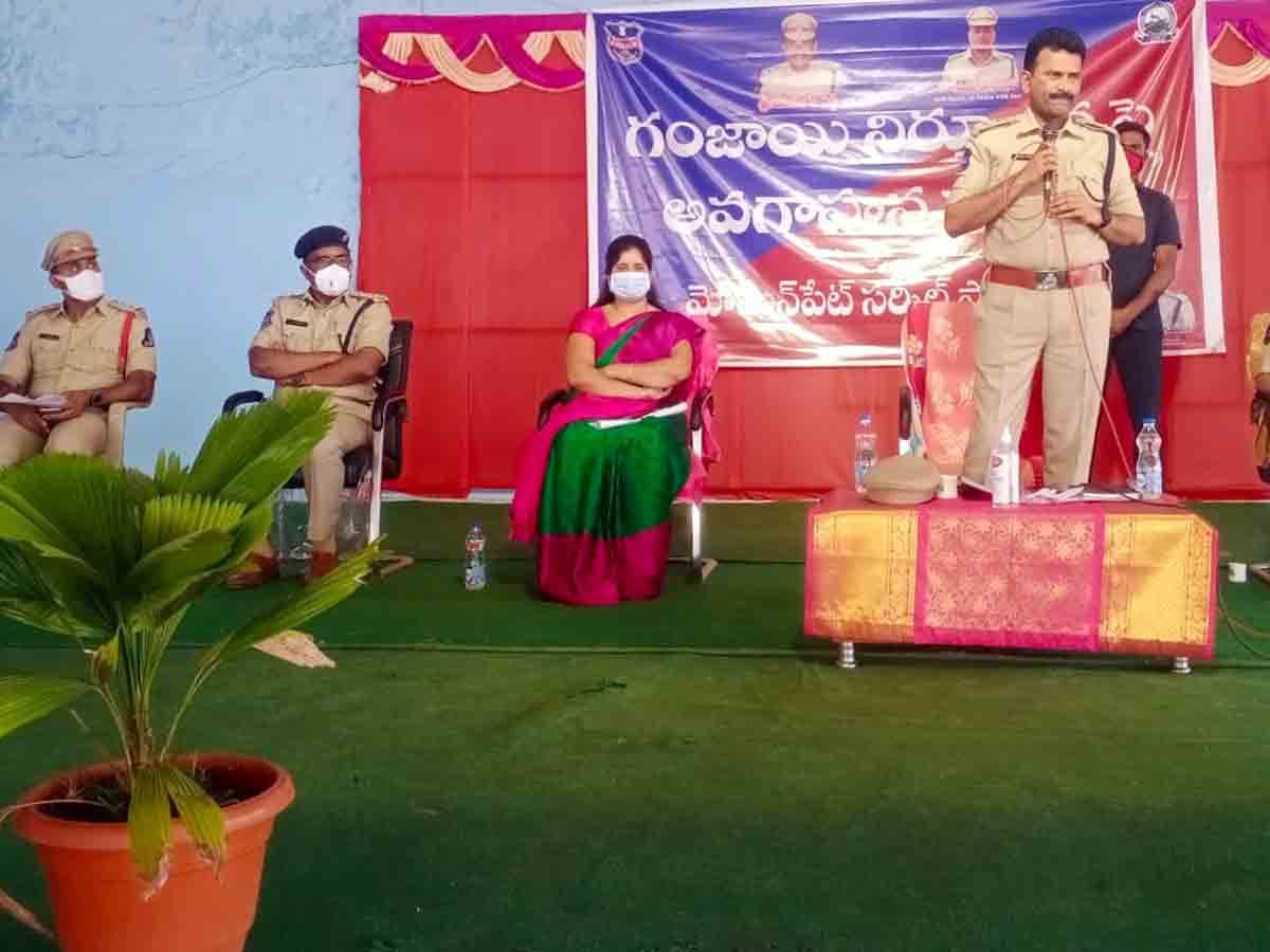 Momenpeta : గంజాయి నివారణపై సమిష్టిగా పని చేద్దాం.. ఎస్పీ కోటిరెడ్డి