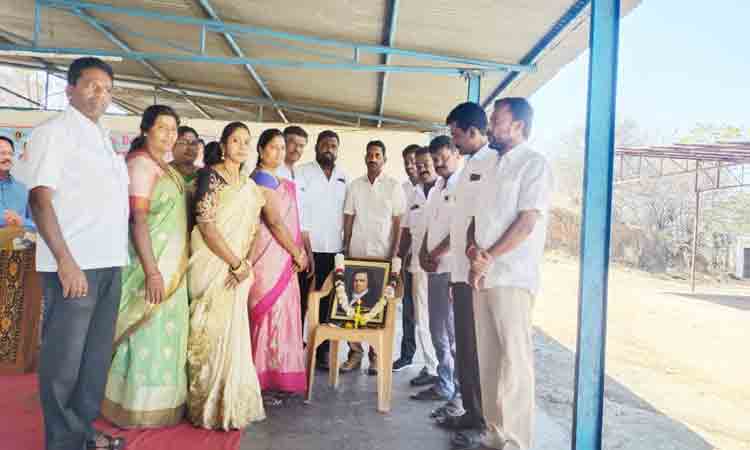 పేద టైలర్లను ఆదుకుంటాం