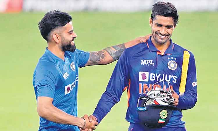 కోహ్లీతో క్యాప్‌ అందుకోవడం అద్భుతం: హుడా