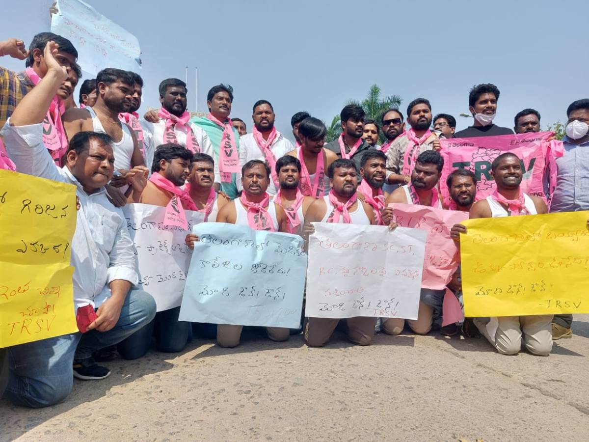 Central budget | కేంద్ర వైఖరికి నిరసనగా ఓయూలో టీఆర్‌ఎస్వీ ఆధ్వర్యంలో అర్ధనగ్న ప్రదర్శన