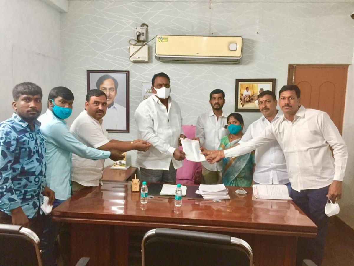Rural development | గ్రామాభివృద్ధికి నిధులు కేటాయించాలని ఎమ్మెల్యేకు వినతి