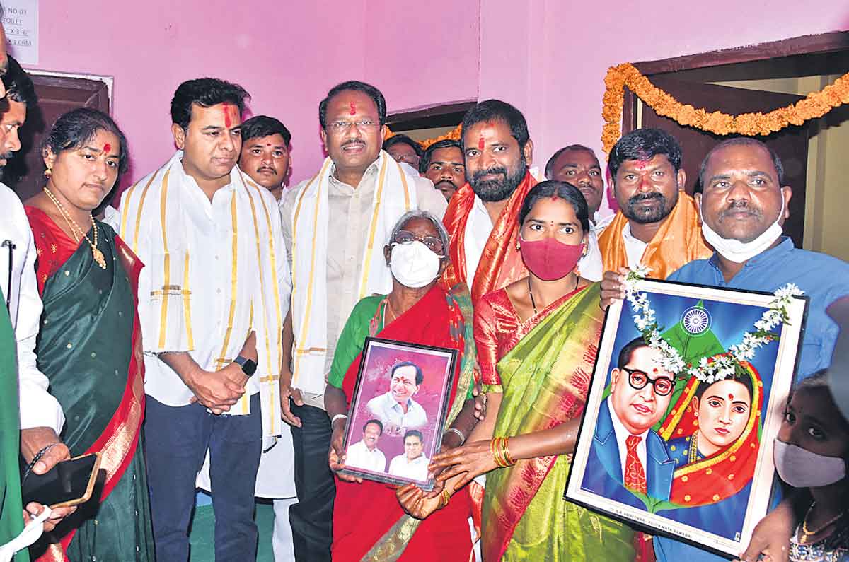 పేదవాడి ఆత్మగౌరవం డబుల్‌ బెడ్రూం