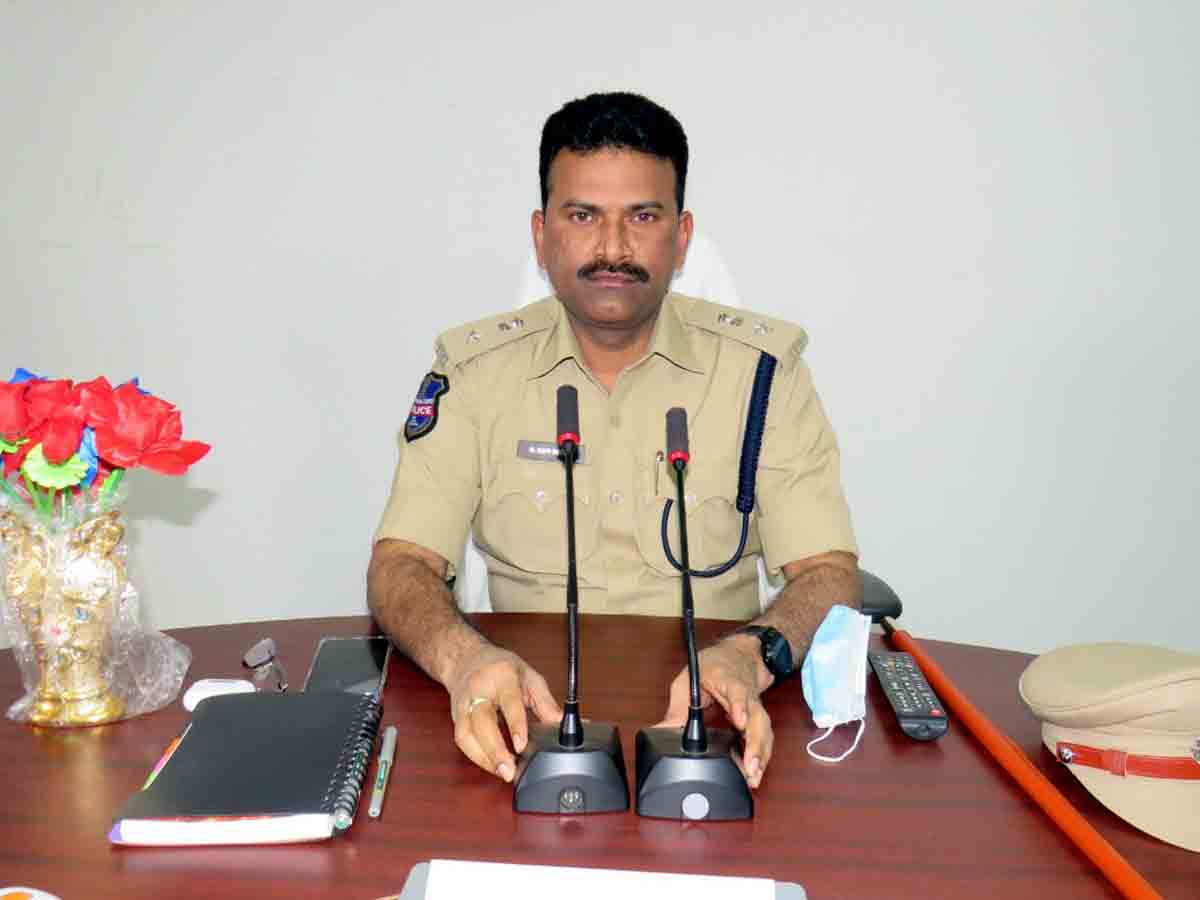 Real Estate : దళారుల చేతిలో మోసపోతున్న భూ యాజమానులు.. ఎస్పీ కోటిరెడ్డి