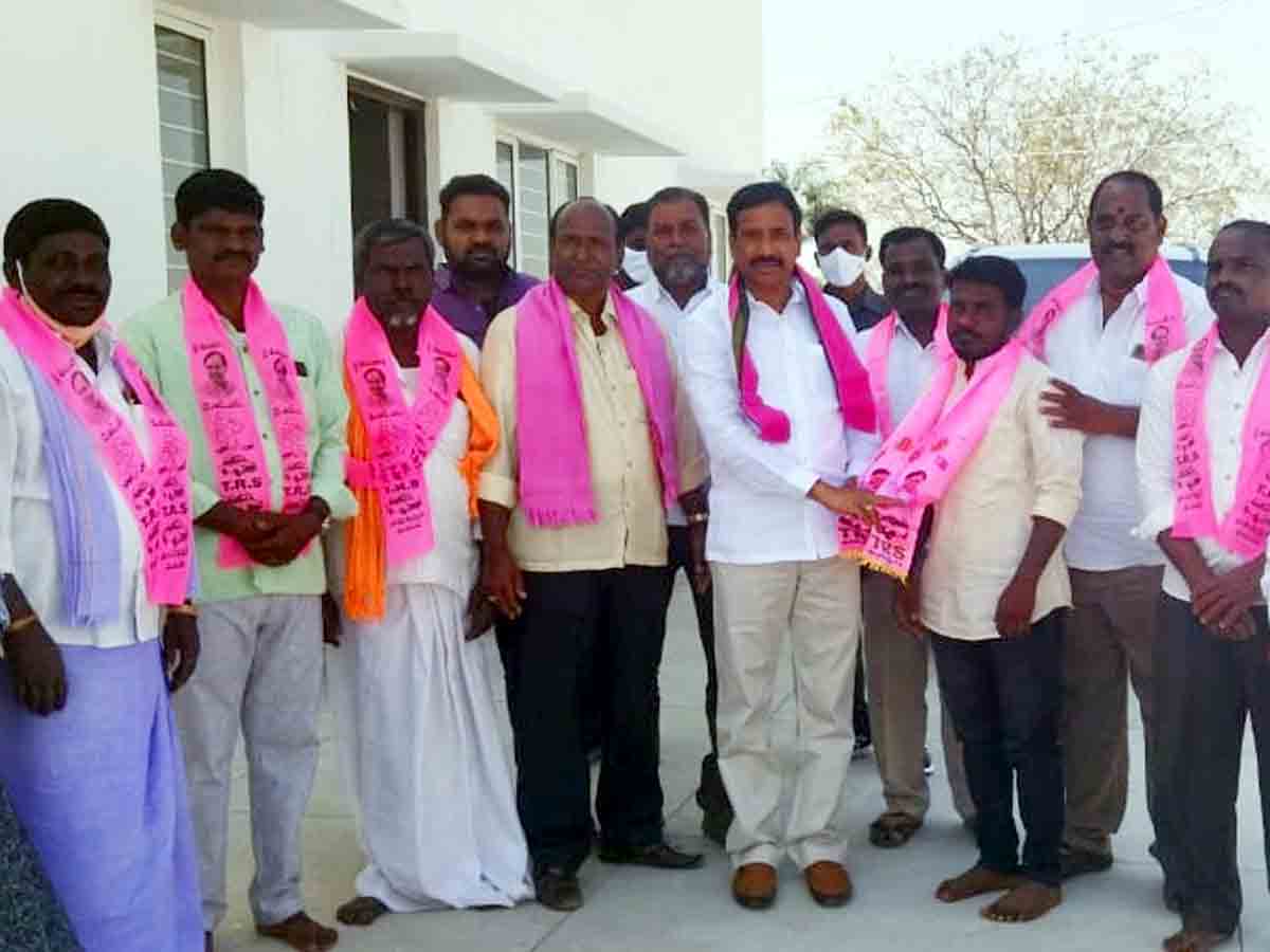 TRS : టీఆర్‌ఎస్ సంక్షేమానికి ఆకర్శితులై పార్టీలో చేరిక.. ఎమ్మెల్యే నరేందర్‌రెడ్డి