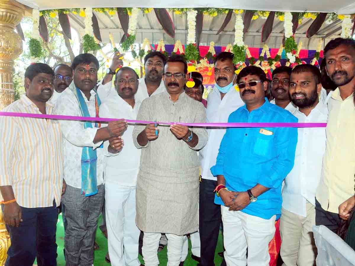 Self employment : స్వశక్తితో ప్రతి ఒక్కరూ ఆర్థికాభివృద్ధి చెందాలి.. మాజీ ఎంపీ భూర నర్సయ్యగౌడ్‌