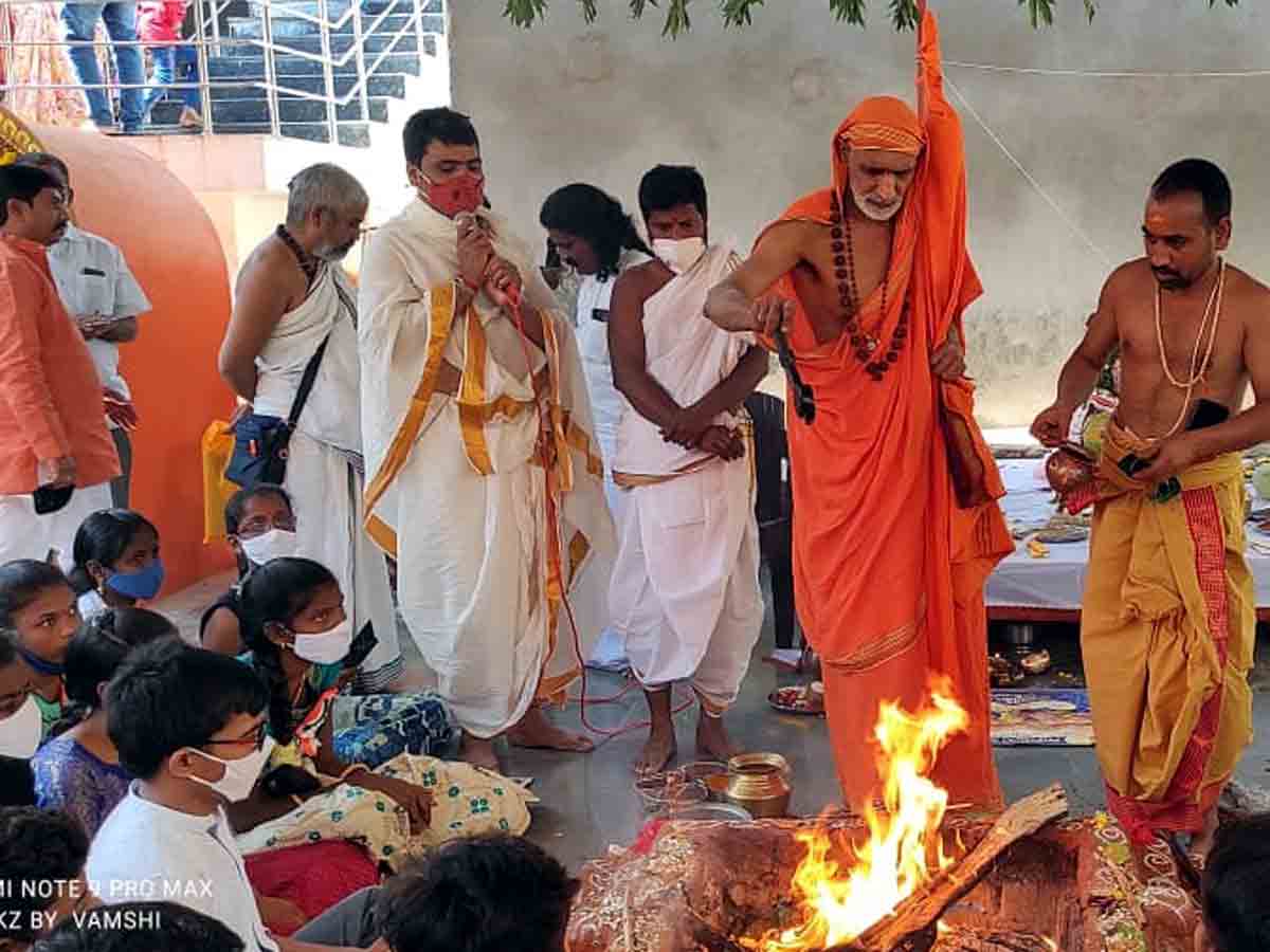 Yacharam : సరస్వతీ నామస్మరణతో మారుమోగిన నందివనపర్తి..