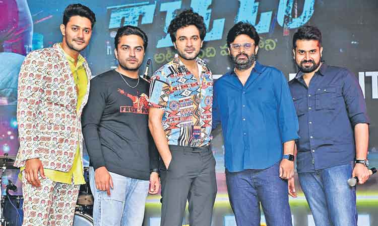 నాన్‌స్టాప్‌గా నవ్విస్తుంది