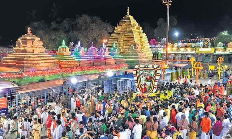 మయూర వాహనంపై మల్లికార్జునుడు