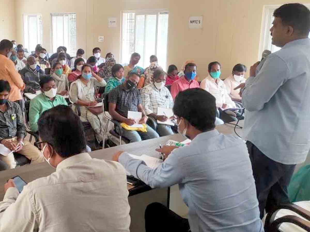 Tandur : కూలీలకు పని కల్పించి.. నర్సరీలను సమర్ధవంతంగా నిర్వహించాలి..