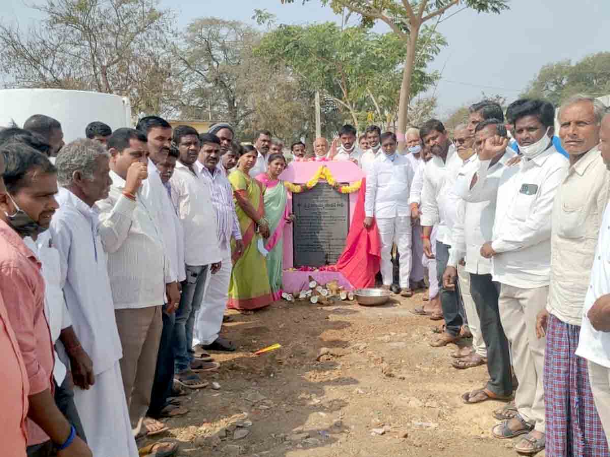 Village development : పట్టణాలకు ధీటుగా గ్రామాలు.. ఎమ్మెల్యే అంజయ్యయాదవ్‌