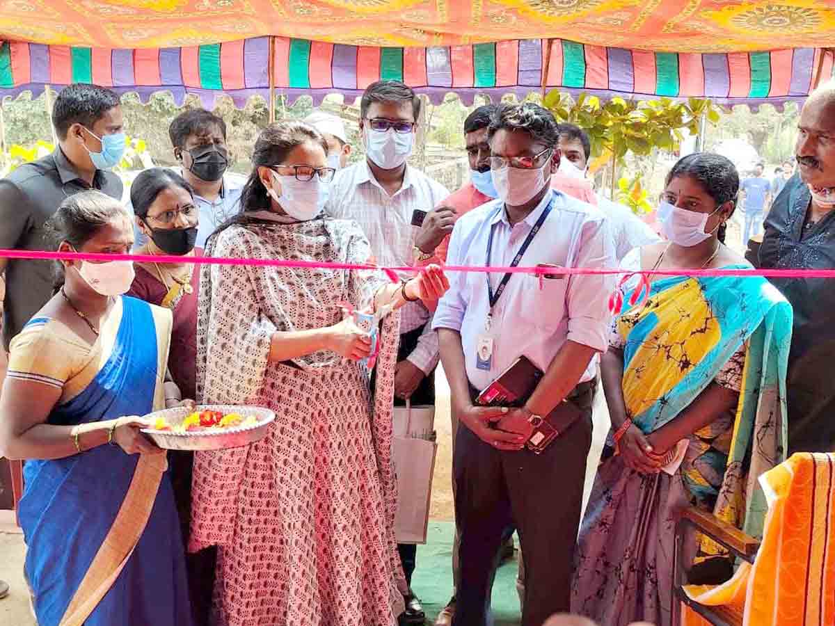 collector : మహిళాలు కుట్టు మిషన్ శిక్షణలో నైపుణ్యాన్ని పొందాలి..