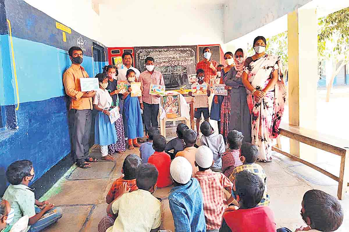 విద్యార్థుల్లో పఠనాసక్తిని పెంచాలి