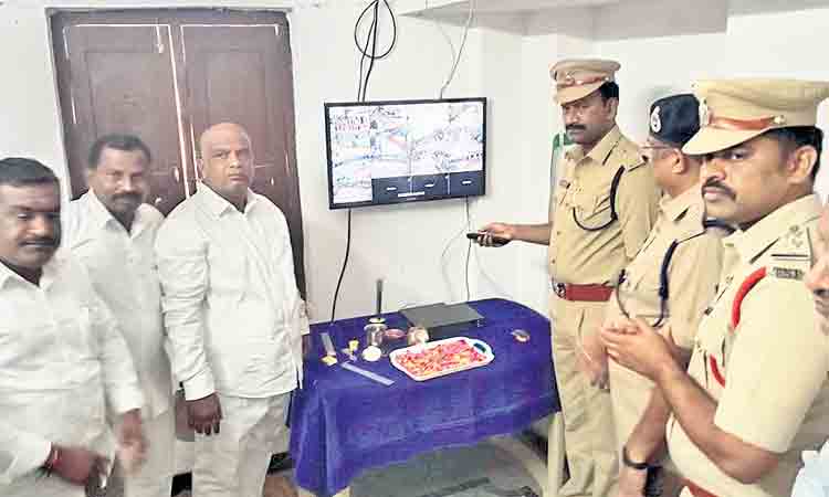 సీసీ కెమెరాలతో నేరాల నియంత్రణ