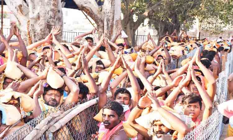 శ్రీశైలంలో భక్తుల కిటకిట