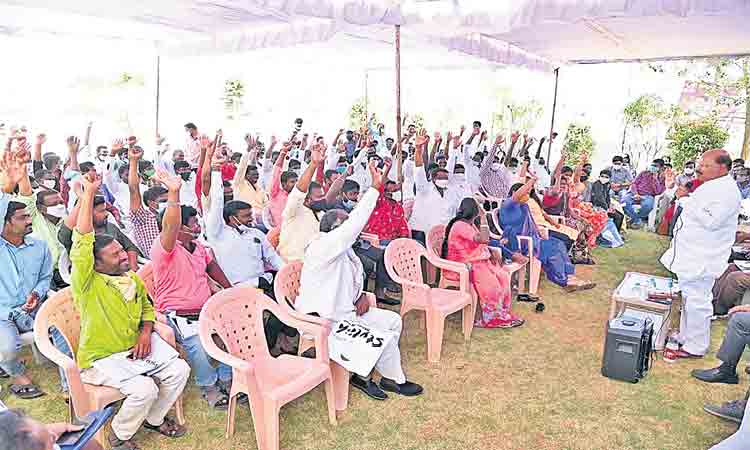 ఆర్థికంగా ఎదుగాలి.. ఆదర్శంగా నిలువాలి