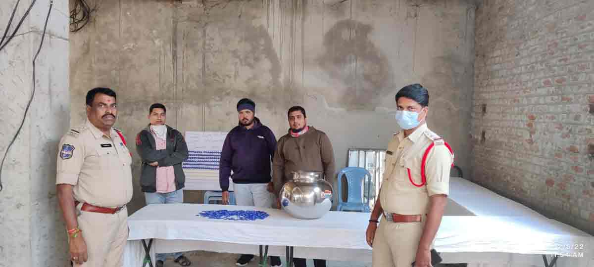 లక్కీ డ్రా నిర్వాహకుల అరెస్టు