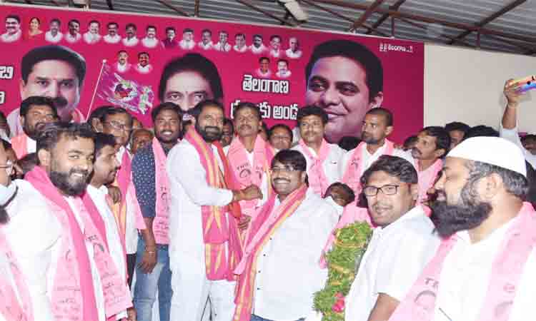 టీఆర్ఎస్ శ్రేణుల వెన్నంటే ఉంటాం