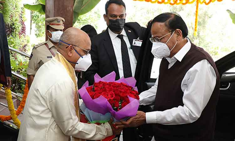 తిరుమలకు చేరుకున్న ఉపరాష్ట్రపతి వెంకయ్యనాయుడు..