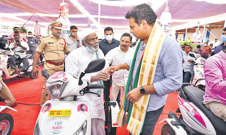 ప్రతి దివ్యాంగుడికి డబుల్‌ బెడ్‌ రూం