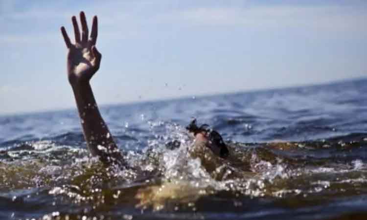 సముద్ర స్నానానికి వెళ్లి ఇద్దరు ఇంటర్‌ విద్యార్థుల గల్లంతు