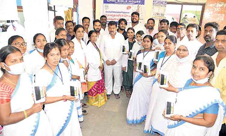 ఆశవర్కర్ల సేవలు వెలకట్టలేనివి