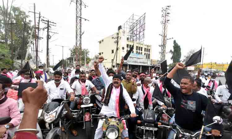 తెలంగాణ ప్రజలకు మోదీ క్షమాపణ చెప్పాలి