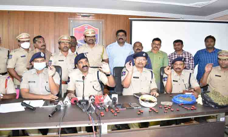 జిల్లాలోకి లిక్విడ్‌ గంజాయి