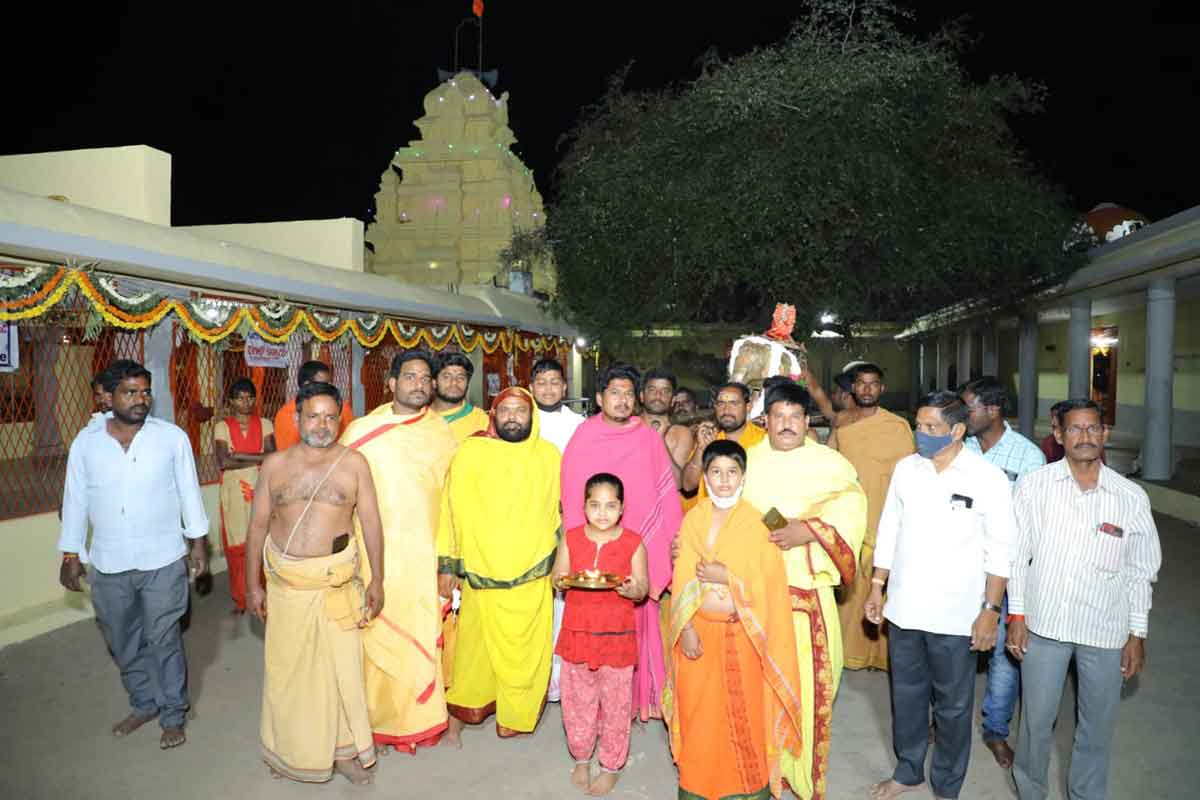 గజవాహనంపై అంజన్న