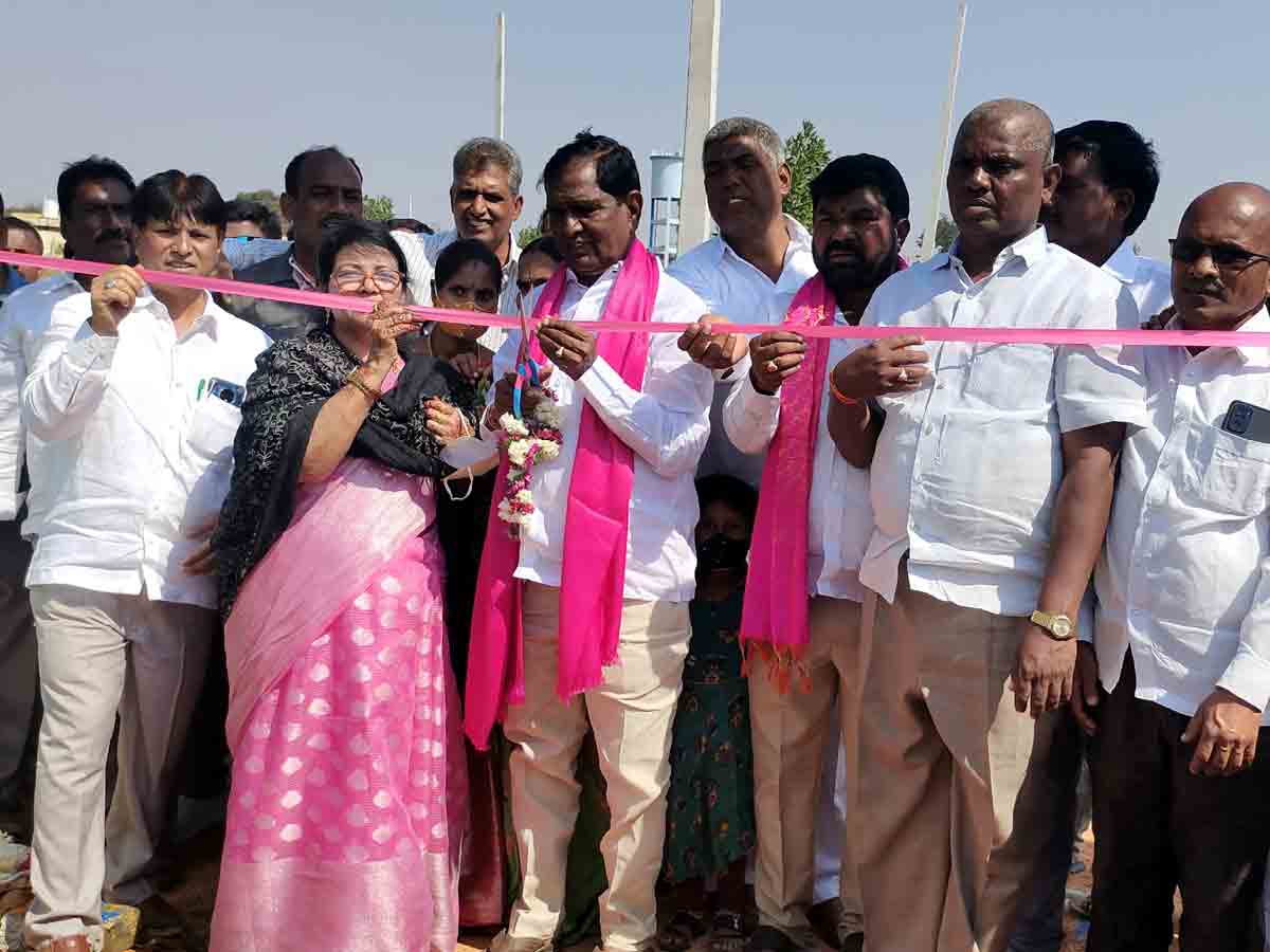 Shadnagar : 16 గ్రామాల్లో రూ. 90లక్షలతో సీసీ రోడ్డు పనులు ప్రారంభం