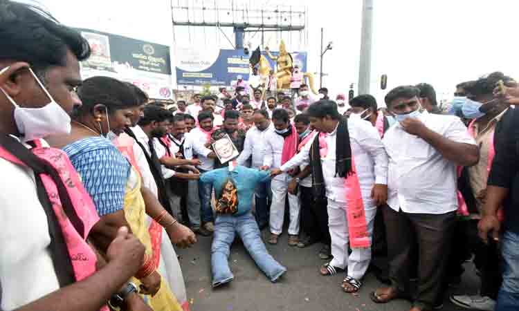 మోదీ వ్యాఖ్యలపై నిరసనలు