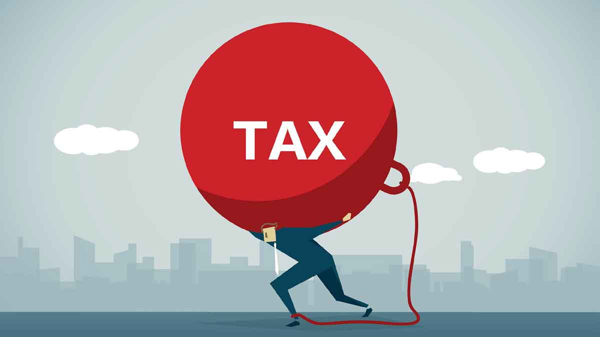 కేంద్రం చేతిలో వేతన జీవి విలవిల