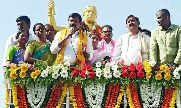 కేసీఆర్‌ ప్రధాని కావాలని దేశం కోరుకుంటున్నది..