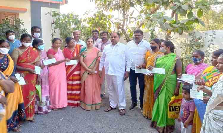 పేదింటి పెద్దదిక్కుగా సీఎం కేసీఆర్‌