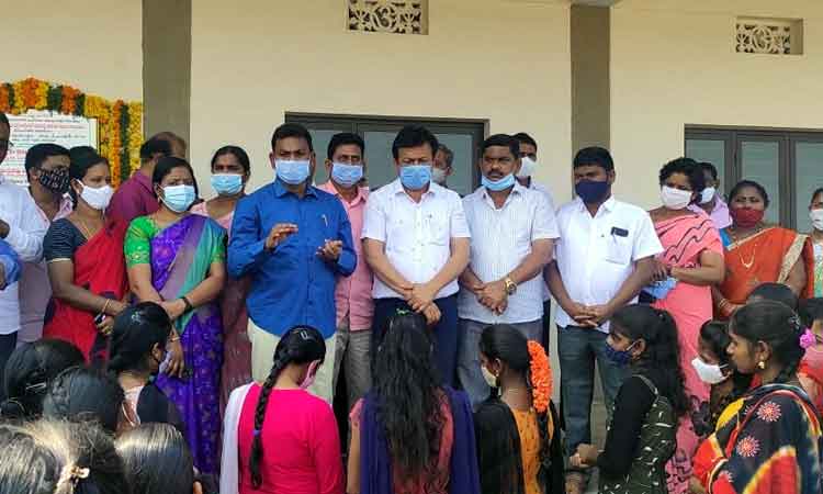 సింగరేణిని బలహీనపరిచే చర్యలను తిప్పికొడతాం