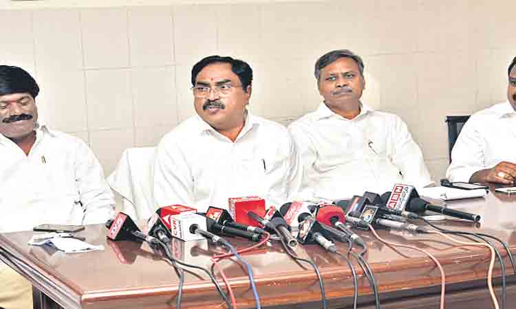 విద్యుత్తుపై బండికి జీరో నాలెడ్జ్‌