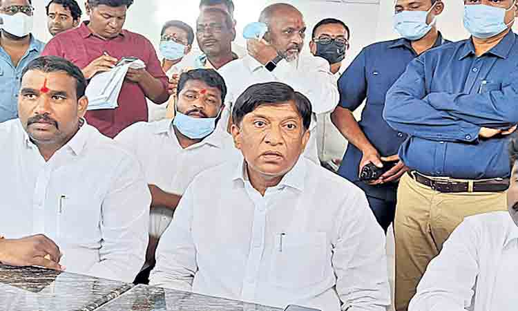 బీజేపీది ద్వంద్వ వైఖరి