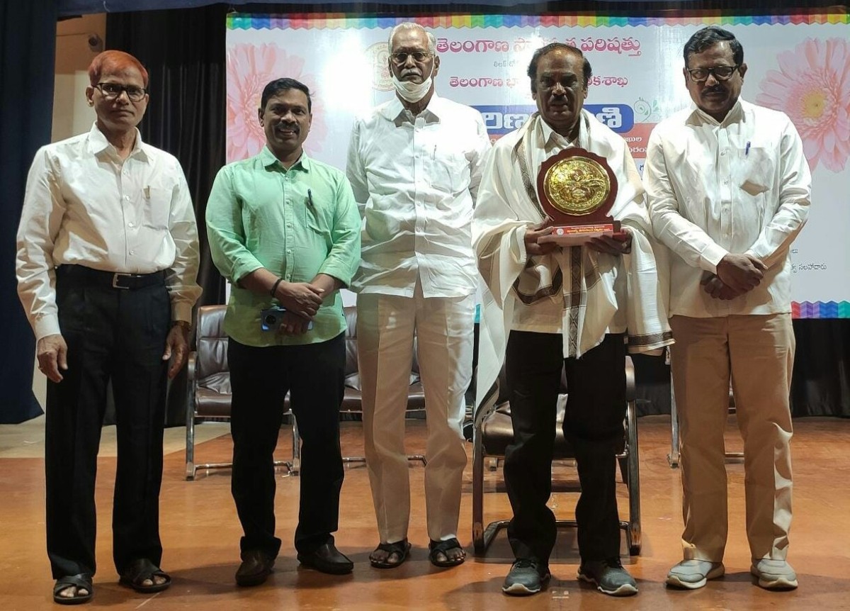 Telangana sahitha parishad | చరిత్ర నిర్మాణానికి పరిణతవాణి ప్రసంగాలు దోహదం : సాహిత్య అకాడమీ చైర్మన్ జూలూరు గౌరీశంకర్