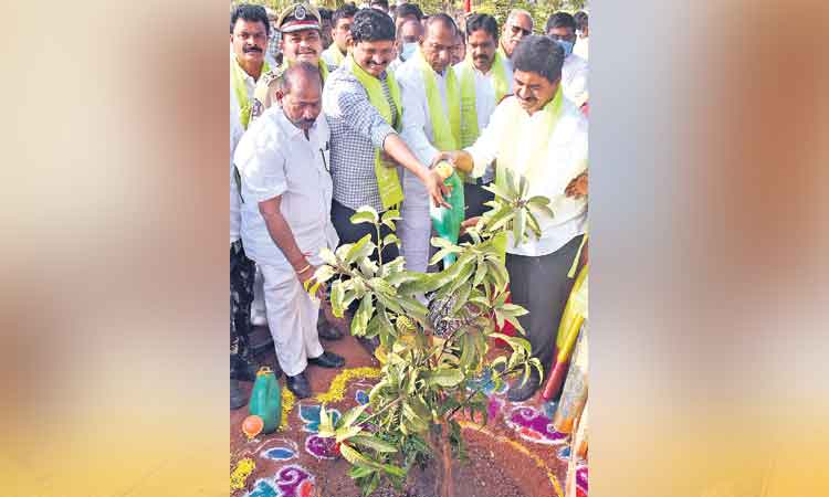 హరితహారం స్ఫూర్తితోనే.. గ్రీన్‌ ఇండియా చాలెంజ్‌