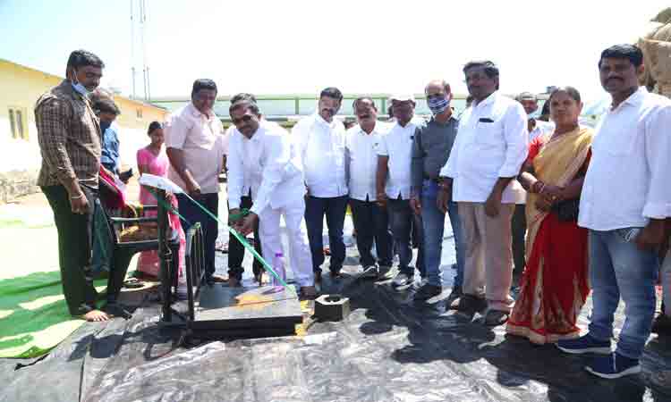 రైతుల సౌకర్యార్థమే మిర్చి కొనుగోళ్లు