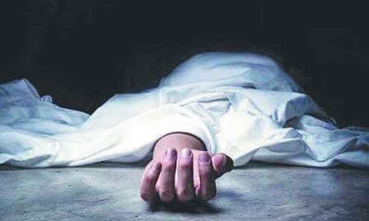 కారు బీభత్సం.. పారిశుద్ధ్య కార్మికురాలు మృతి