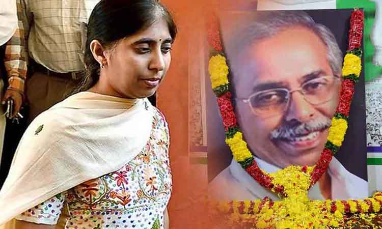 వివేకా హత్యపై జగన్‌ వ్యాఖ్యలు బాధించాయి :  సునీతారెడ్డి