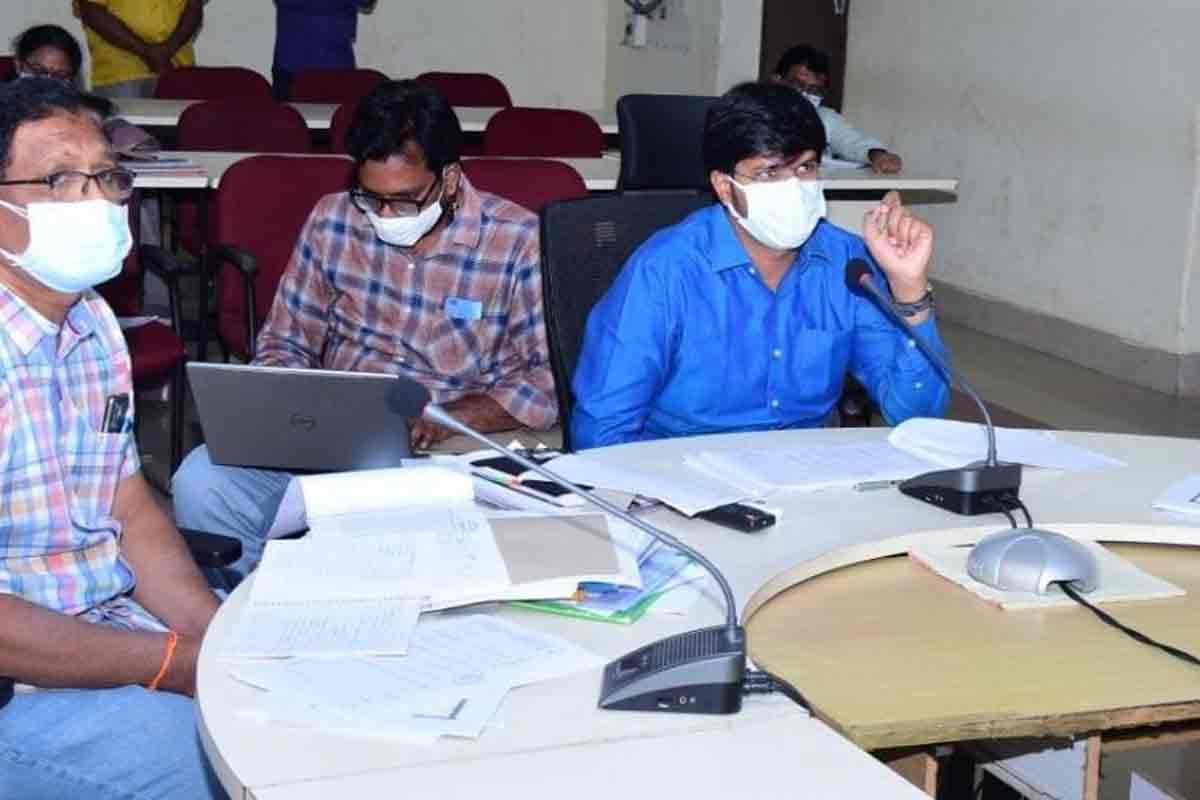 అభివృధ్ధి పనుల పురోగతిలో..