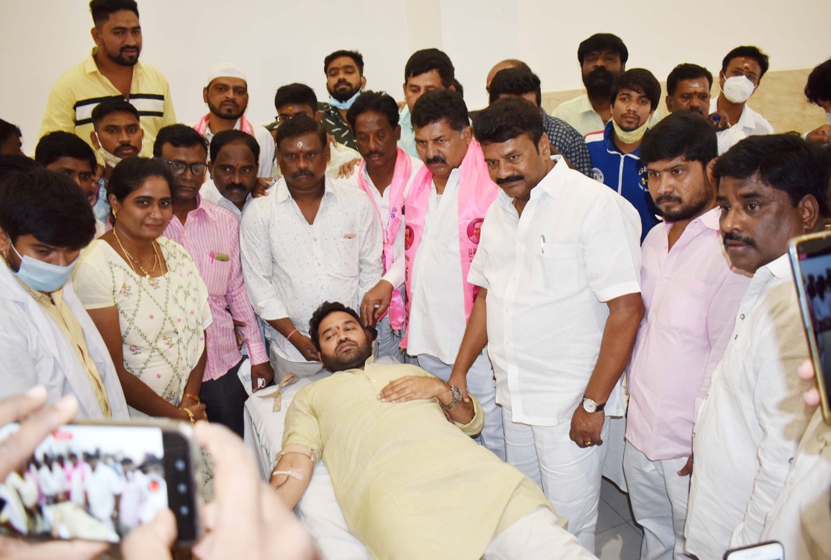 CM KCR birthday | ఉద్యమ స్పూర్తితోనే రాష్ట్రాభివృద్ధి: మంత్రులు మ‌హ‌మూద్‌ అలీ, తలసాని శ్రీనివాస్