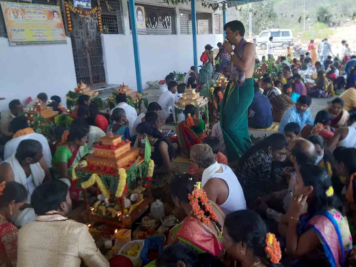 Yacharam : కనుల పండువగా శ్రీవారి రథోత్సవం.. వైభవంగా సామూహిక వ్రతాలు