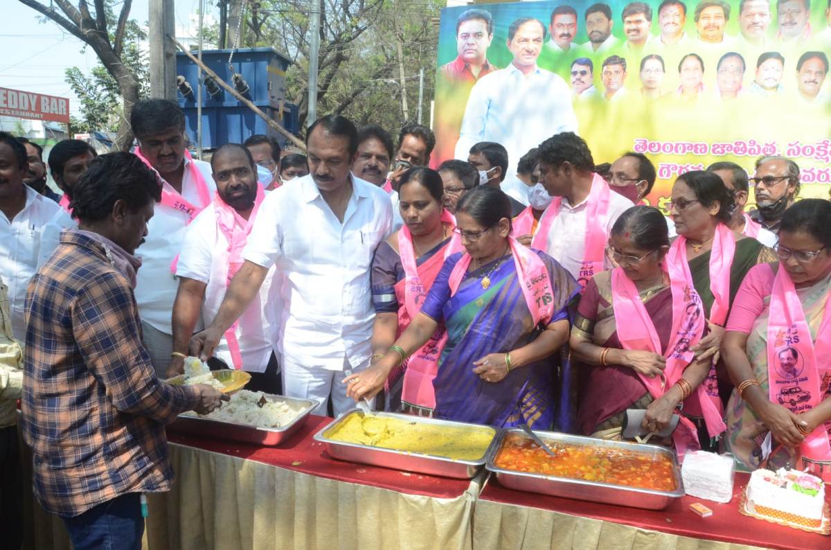 CM KCR birthday | దేశం గర్వించే నాయకుడు కేసీఆర్ : ఎల్బీనగర్‌ ఎమ్మెల్యే దేవిరెడ్డి సుధీర్‌రెడ్డి