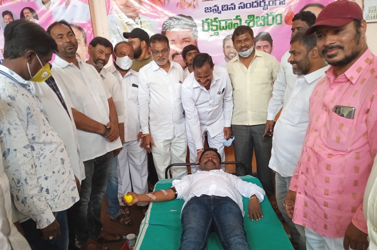 CM KCR birthday | వాడవాడలా వైభవంగా సీఎం కేసీఆర్‌ జన్మదిన వేడుకలు
